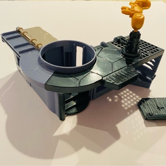 Treasure X Monster Gold Mega Monster Lab Laboratory Incomplete - Picture 5 of 5